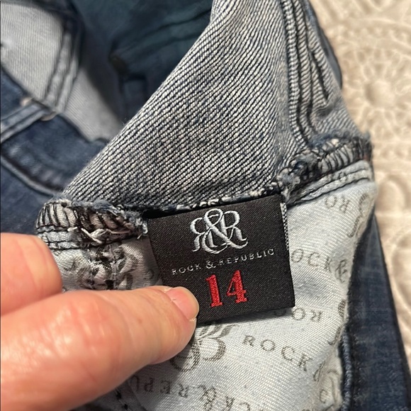Rock & Republic Blue Jeans with Signature R Design - Picture 8 of 10